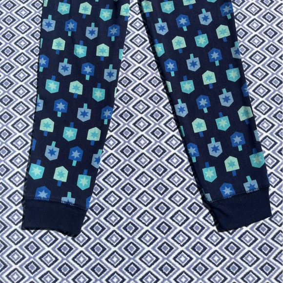 Primary "Spinning Dreidels" Long-Sleeve PJ Top and Pants, Navy, Size 6-7, VGUC - Picture 8 of 9